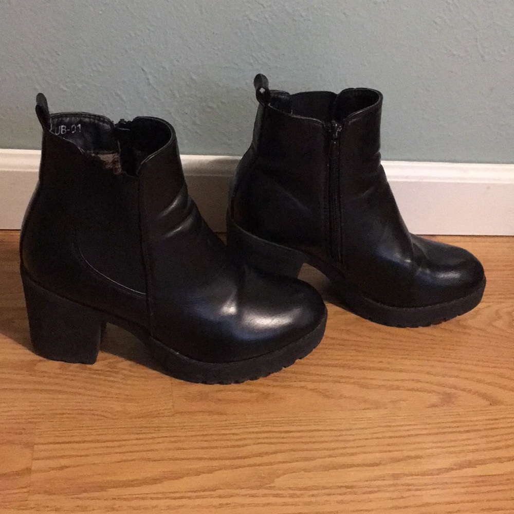 Black Refresh heel booties